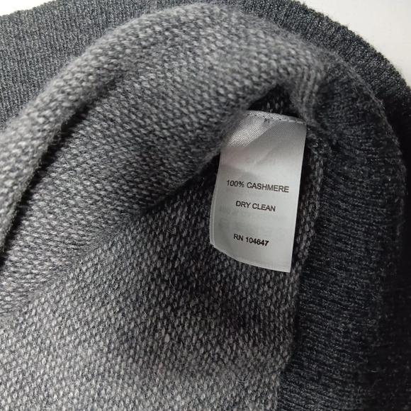 Men's Declan Cartwright 2ply Cashmere two way full zip sweater. Size L - Picture 5 of 7